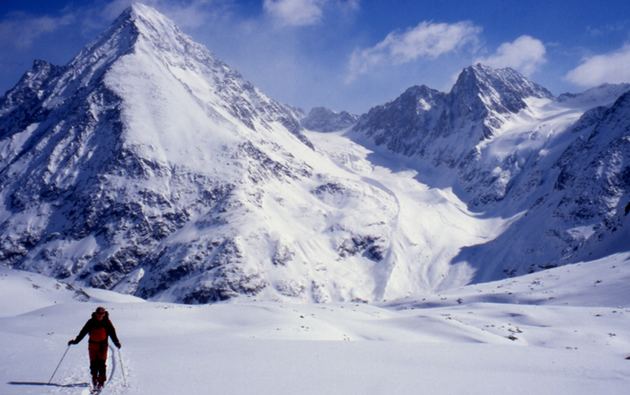 Skinning up Kuscheibe from the Amberger Hutte. 