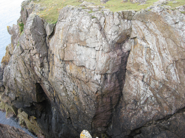 There are two climbing areas on either side of the narrow, grassy Benwee promontory