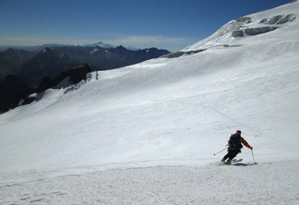 Skiing at 5400m on Mururata in the Cordillera Real.
