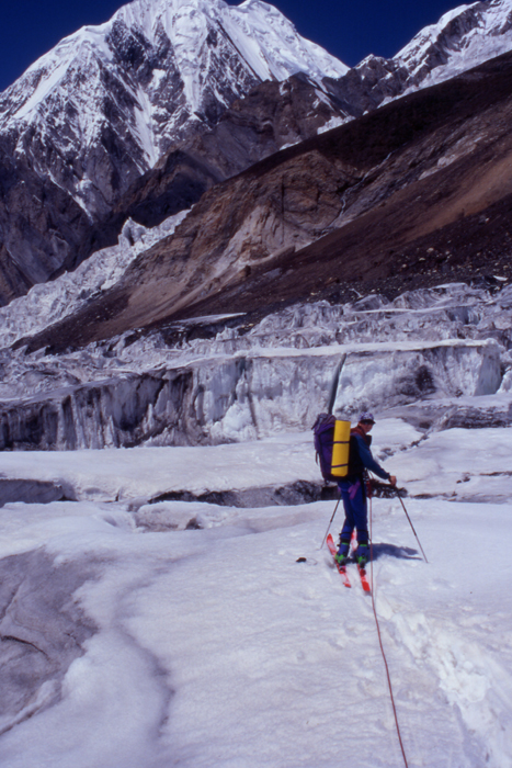 Skiing towards Bayankol through some mega -crevasses.